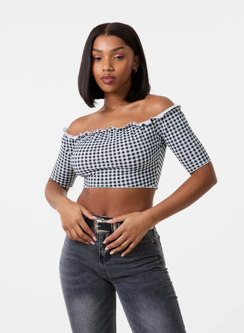 بينك فانيلا بلوزة بياقة مكشوفة بنقشة مربعات وتفاصيل كشكش