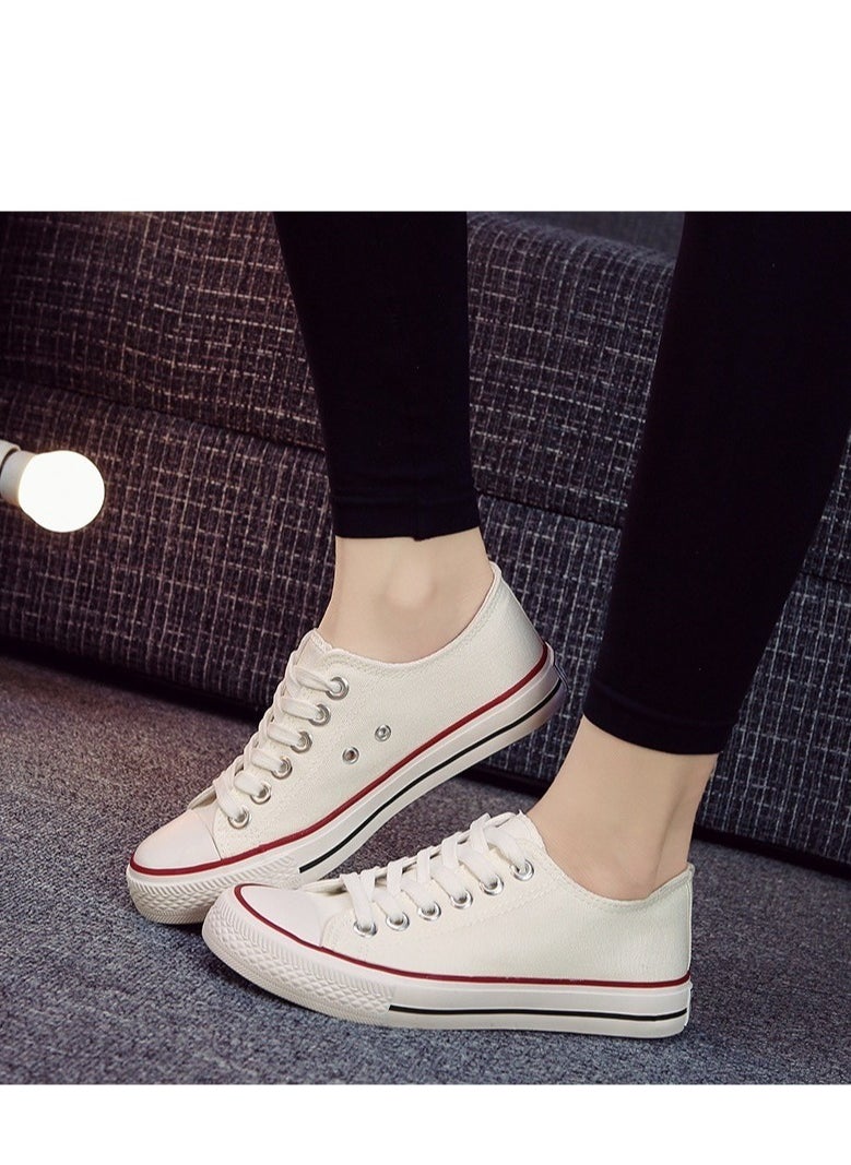 CONVERSE - A stylish unisex white sneaker - Converse Chuck Taylor All Star - Image 1