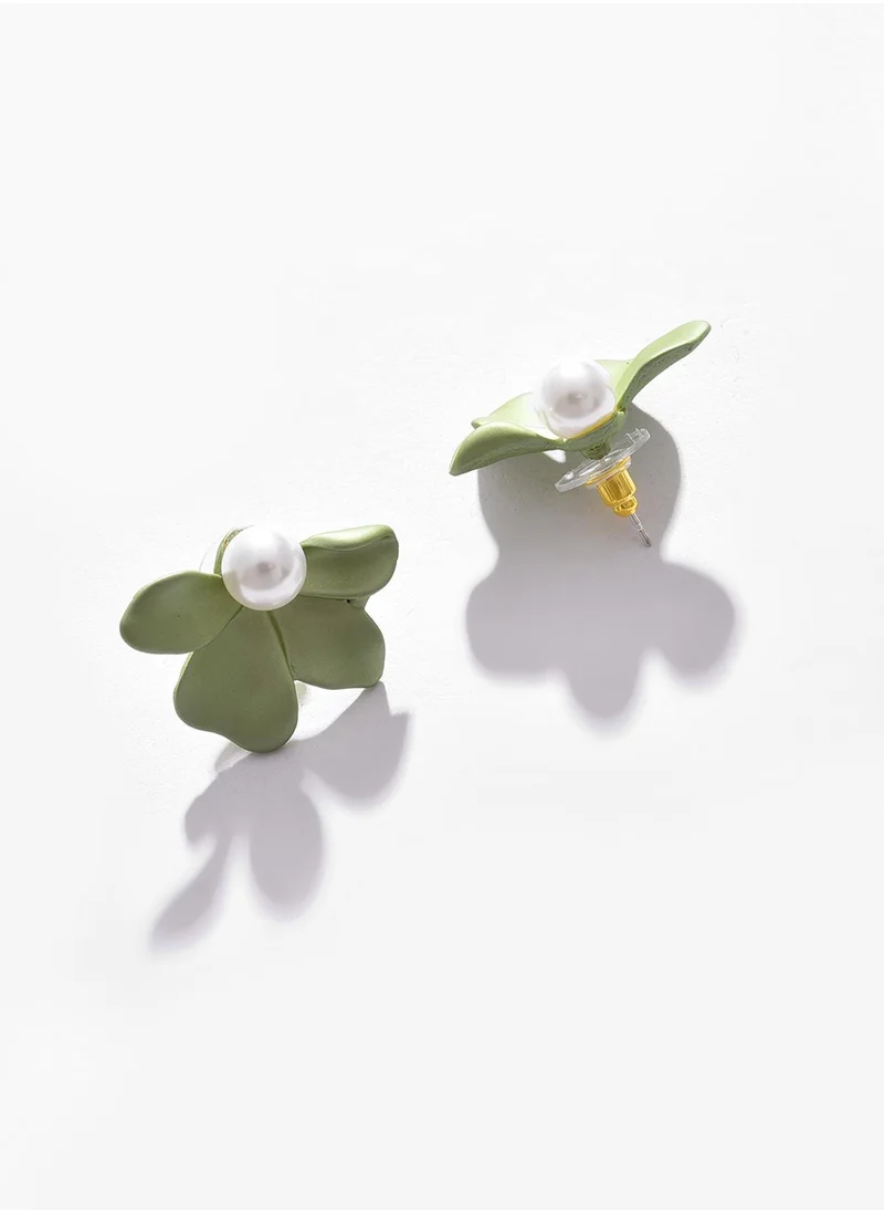 SOHI Petal Stud Earrings