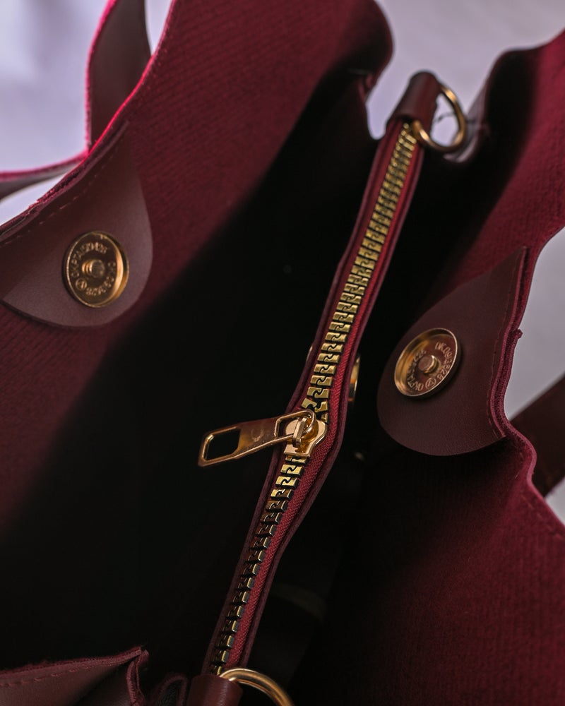 Leather Shoulder Bag - Timeless Style for Modern Women - Image 3