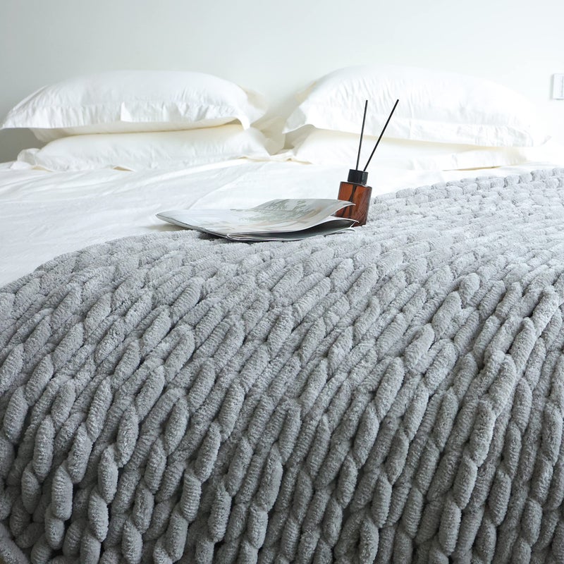 Maetoow Chenille Chunky Knit Blanket Throw (40?50 Inch)  Handmade Warm & Cozy Blanket Couch  Bed  Home Decor  Soft Breathable Fleece Banket  Christmas Thick and Giant Yarn Throws  Grey - Image 4
