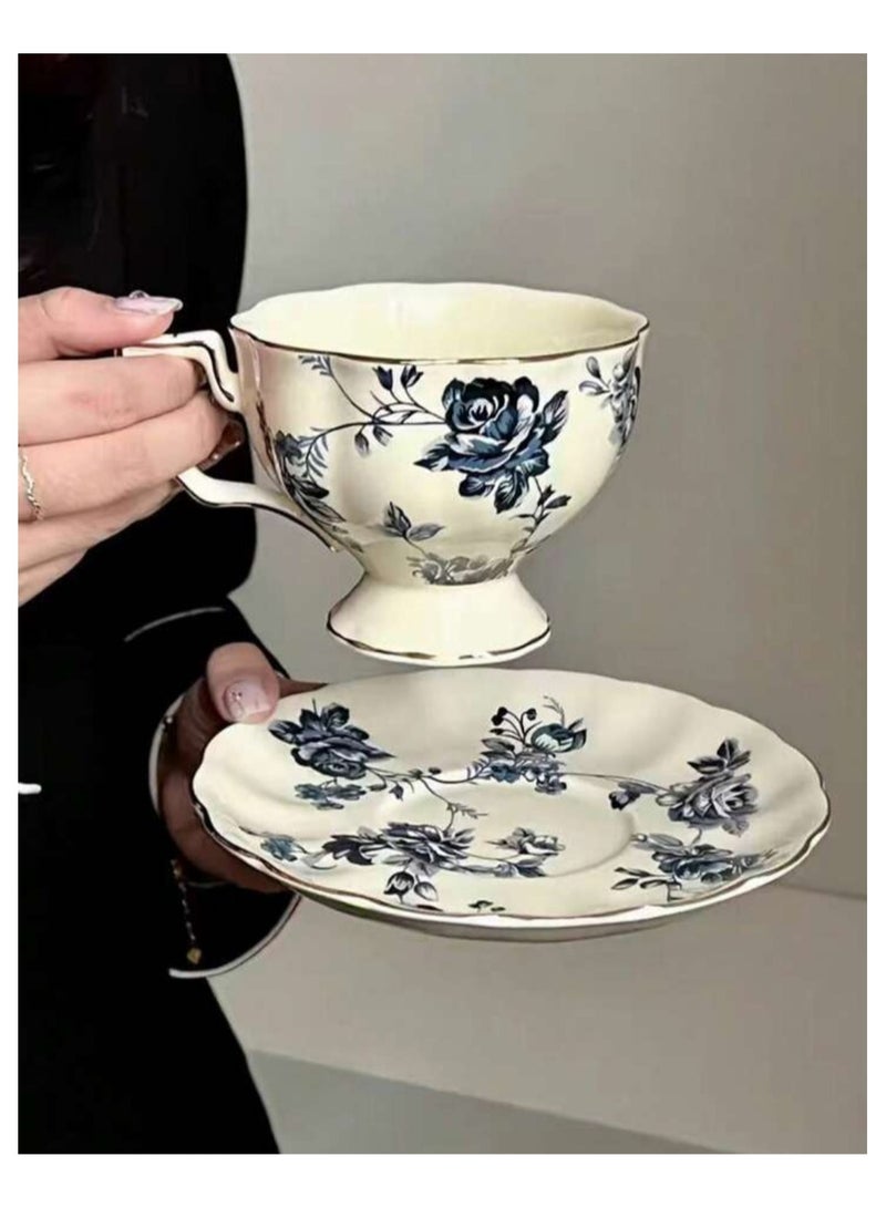 كوب قهوة مع صحن مزخرفة بزهور بلون الكحلي مصنوع من السيراميك - Image 2