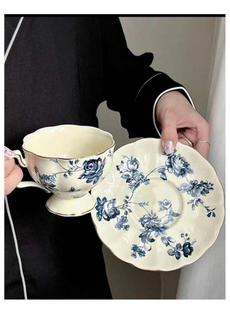 كوب قهوة مع صحن مزخرفة بزهور بلون الكحلي مصنوع من السيراميك - Image 3