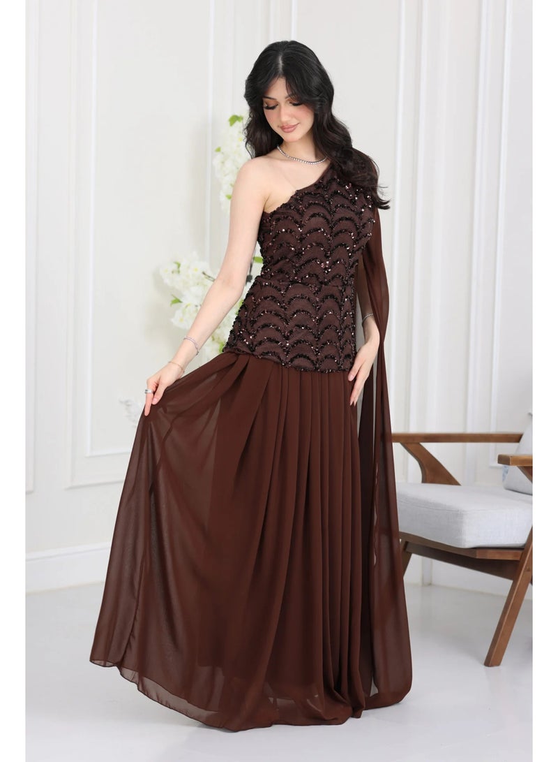 المصمم الحديث فستان فخم سواريه أنيق هذا الفستان الأنيق مصمم بأسلوب الكتف الواحد من براند المصمم الحديث - Image 3