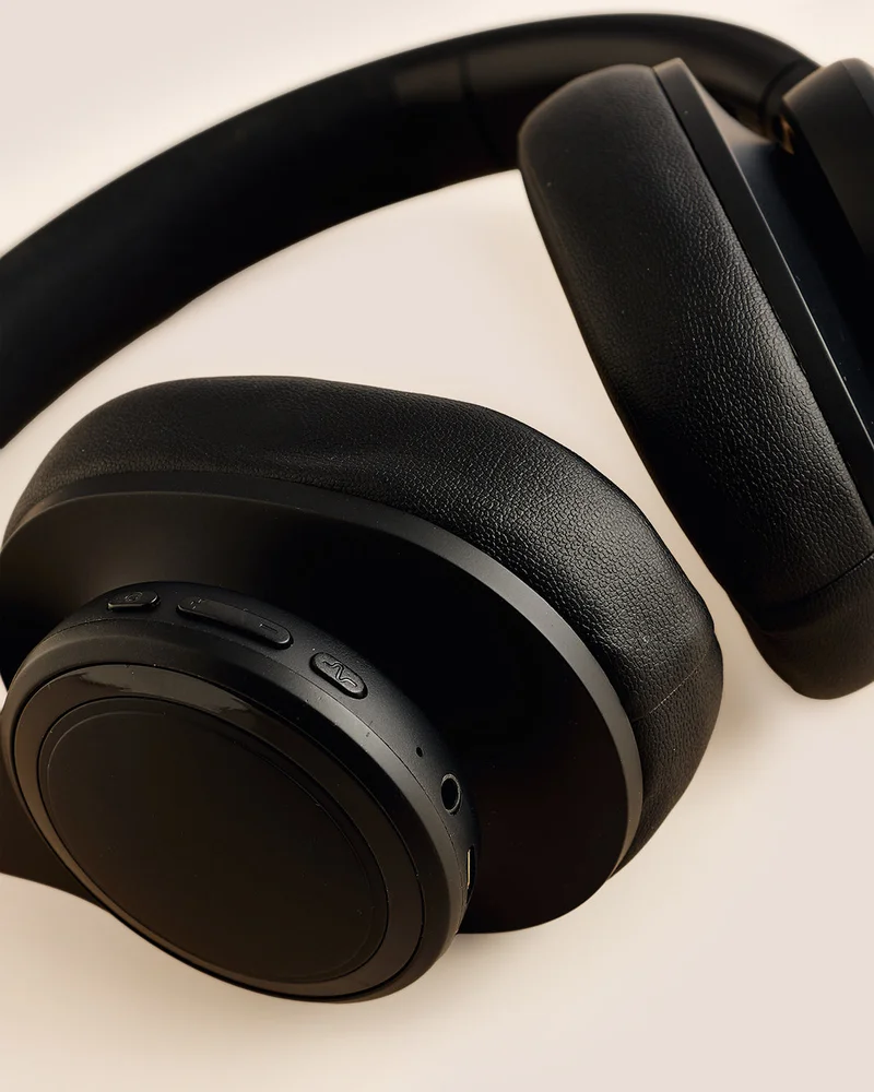 Redtag Black Bluetooth Headphones