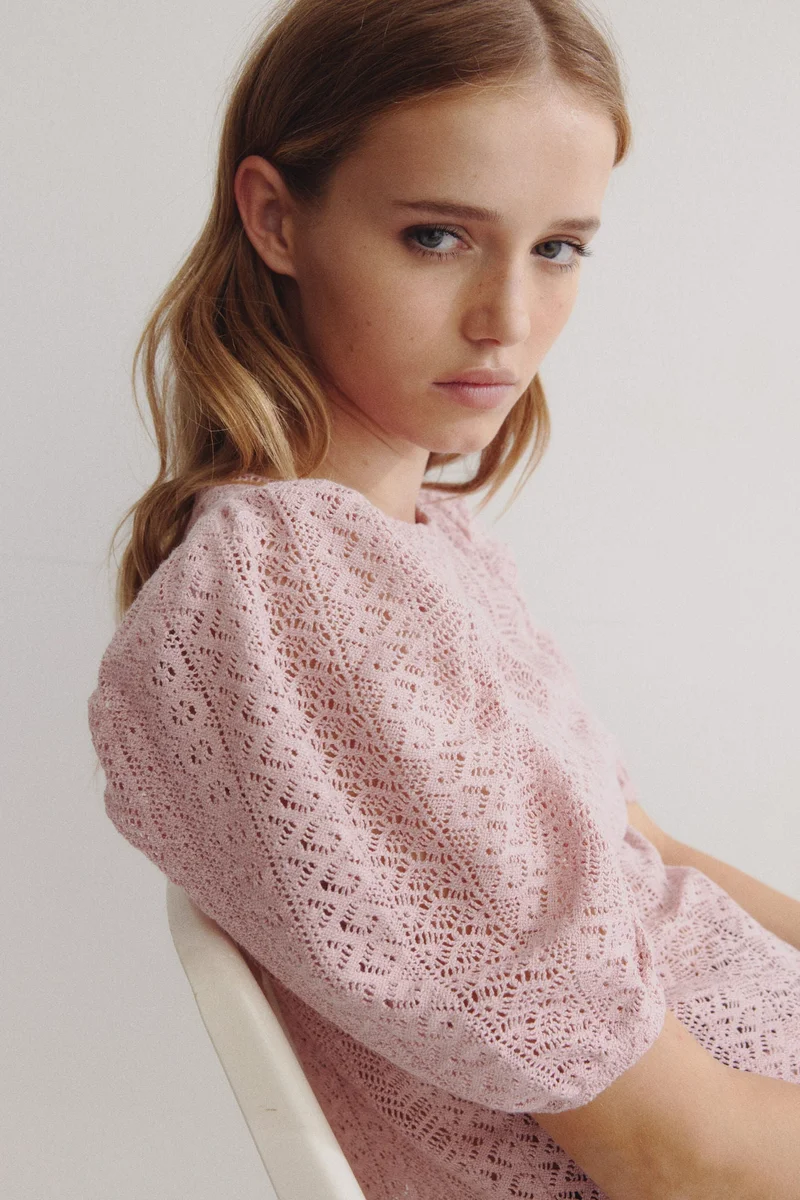 اتش اند ام بلوزة بأكمام منفوخة