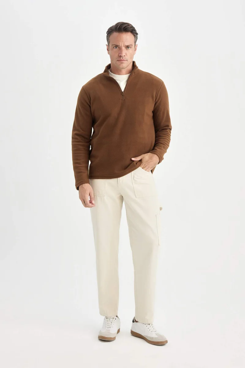 ديفاكتو Regular Fit Long Sleeve Sweatshirt