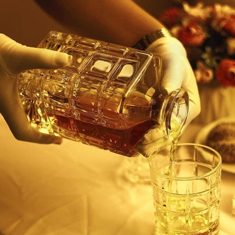 Riderev طقم بار ريديريف الإيطالي الفاخر من الكريستال الشفاف 7 قطع، زجاجة ديسكانتر (850 مل) مع 6 كؤوس ويسكي قديمة الطراز (300 مل)، مثالي للسكوتش، البوربون، النبيذ، الفودكا، الكوكتيل، الروم | أفضل هدية للرجال - Image 3