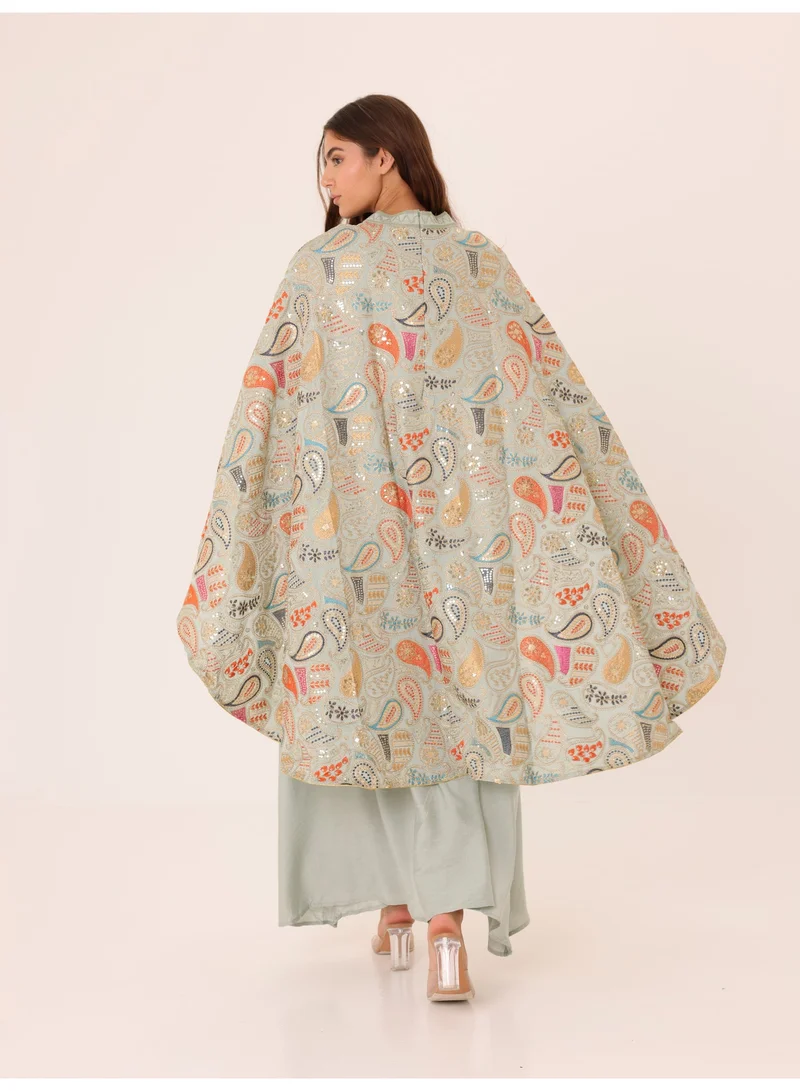 اكسا جلابية فاخرة مطرزة بالورود