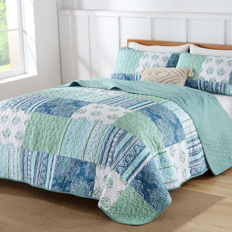Dintszyayue Green Quilt Set King Size, Boho Plaid Patchwork Bedspreads Coverlet Set,3 Pieces Soft Lightweight Microfiber Quilt Bedding Set for All Seasons,1 Quilt and 2 Pillow Shams-104 x90 - Image 1