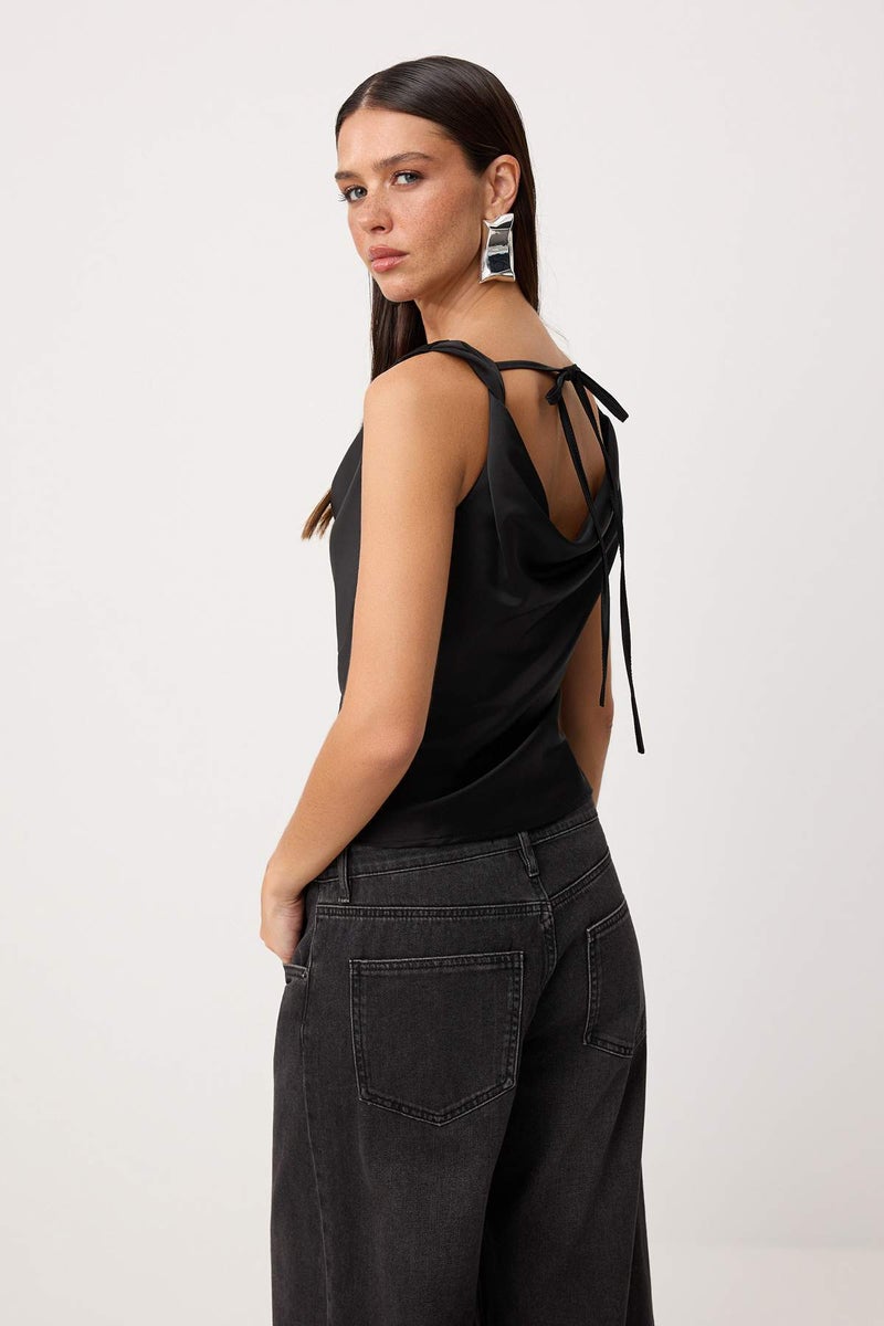 trendyol Black Plain Degaje Collar Sleeveless Woven Satin Blouse Tprss26Bz00069 - Image 4