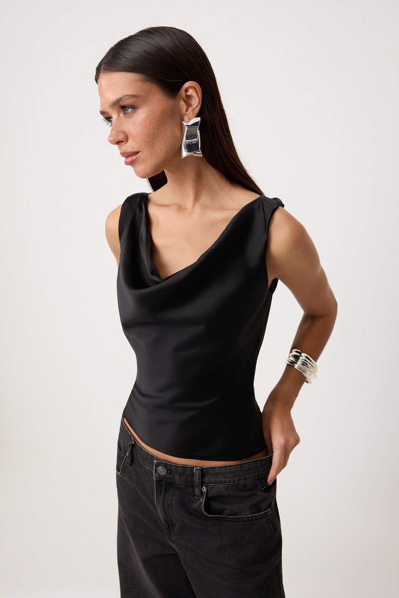 trendyol Black Plain Degaje Collar Sleeveless Woven Satin Blouse Tprss26Bz00069 - Image 1