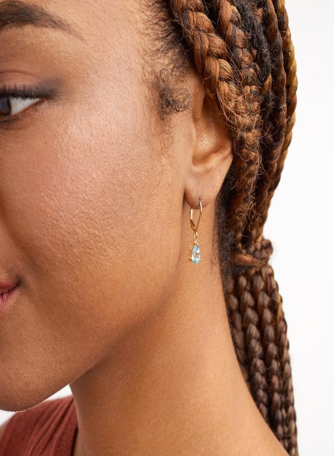 مورجان آند بايدج أقراط مورغان آند بيج من الفضة الإسترليني عيار 925 مطلية بالذهب عيار 18 قيراطًا، مرصعة بحجر توباز أزرق سويسري مقطوع على شكل كمثرى، مقاس 7 × 5 مم، بتصميم أنيق وجذاب. أقراط متدلية أنيقة بطول 1 بوصة، هدية مثالية لعيد ميلادها. - Image 2