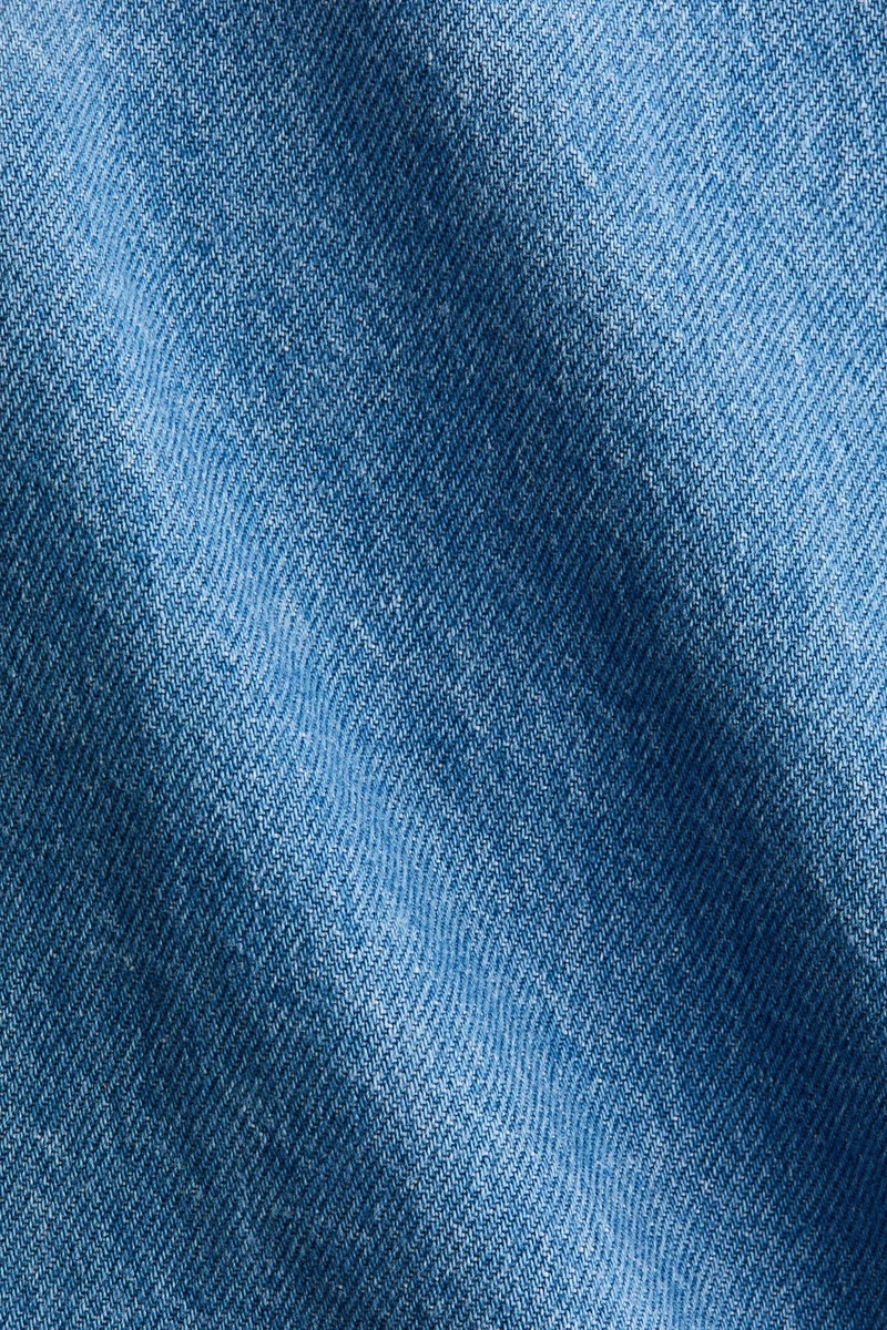 اتش اند ام تنورة ميني بقصة A