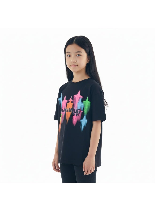 جوانا تي شيرت فتيات برقبة دائرية وأكمام قصيرة بطبعة "كوني مجرد عناق" - أسود - 12 سنة - Image 2