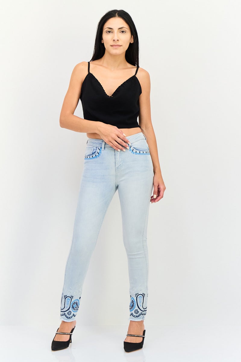 FOREVER 21 تي شيرت بلا أكمام على شكل حرف V للنساء، أسود - Image 4