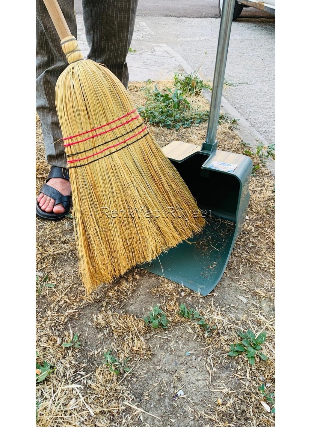 Renk Yapı Rüyası Industrial Large Chamber Street Garden Garbage Dustpan with Aluminum Handle, Garbage Broom, Bush Broom  - Image 4