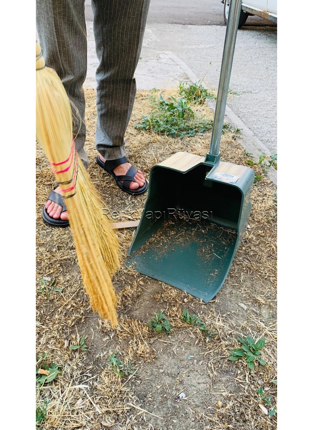 Renk Yapı Rüyası Industrial Large Chamber Street Garden Garbage Dustpan with Aluminum Handle, Garbage Broom, Bush Broom  - Image 5