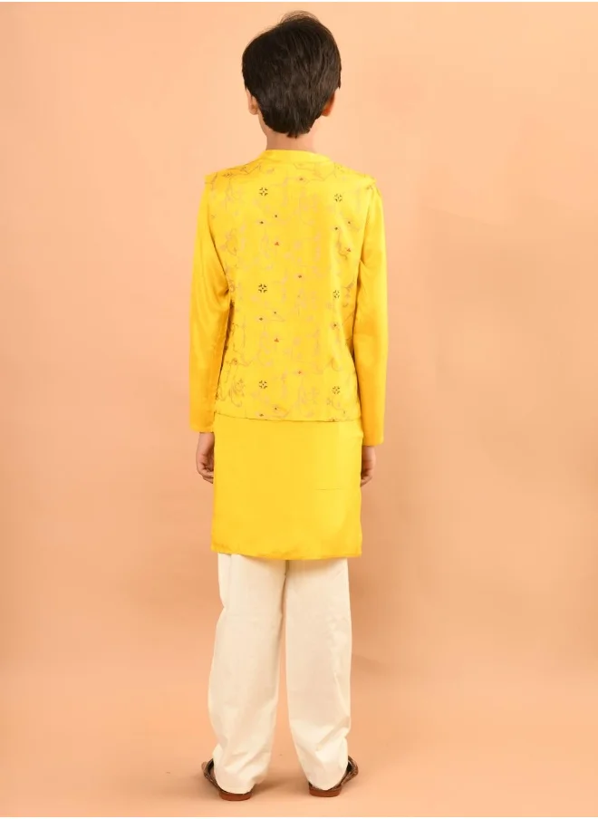 ليلك Printed Kurta Pajama Set with Nehru Jacket