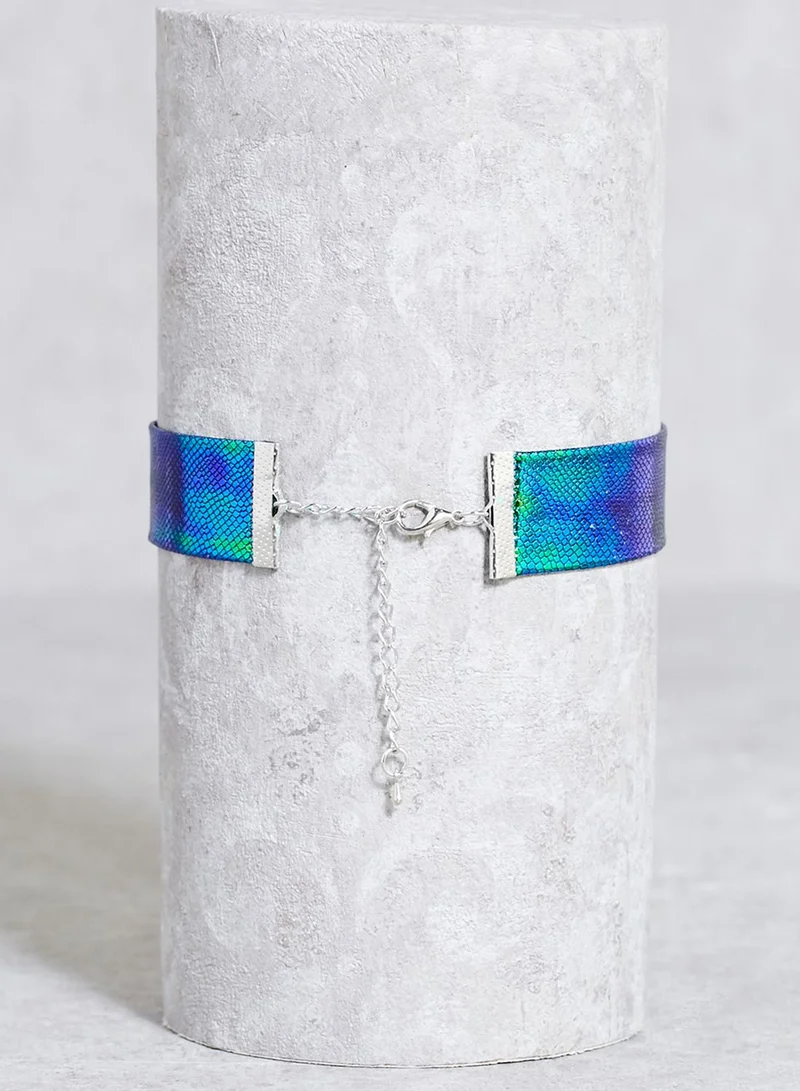 Missguided Holographic Choker