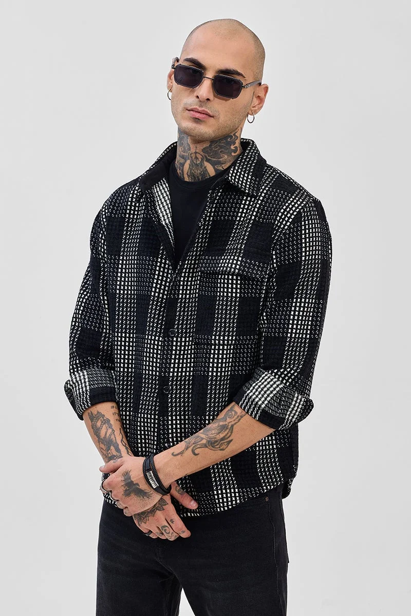 سنيتش قميص كاروهات أسود بقصة مريحة