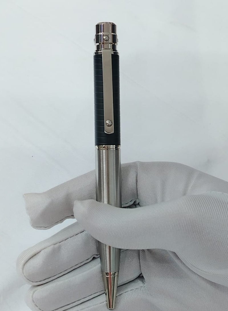A distinctive and luxurious men's pen with an elegant metal design.