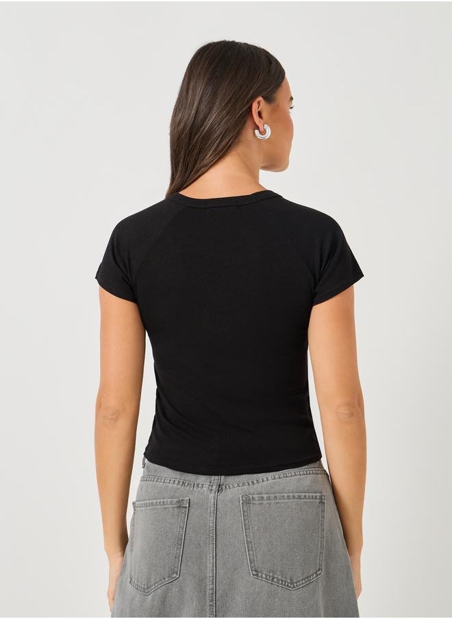 Styli Styli Plain Short Sleeve Fitted T-Shirt  - Image 5