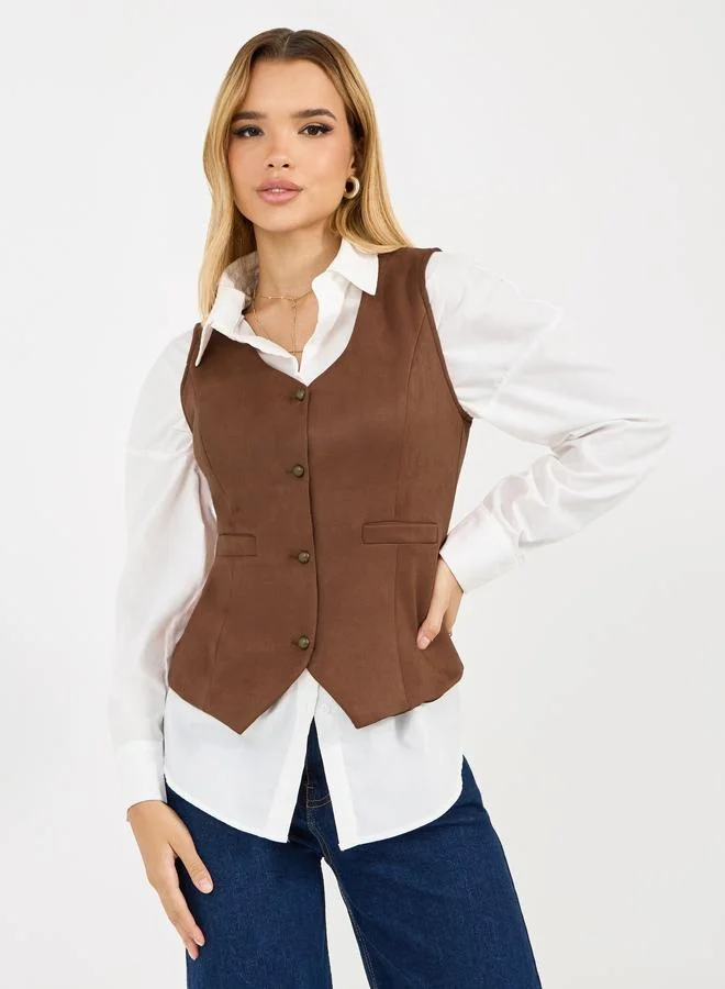 ستايلي جيليه بمظهر سويدي مع أزرار