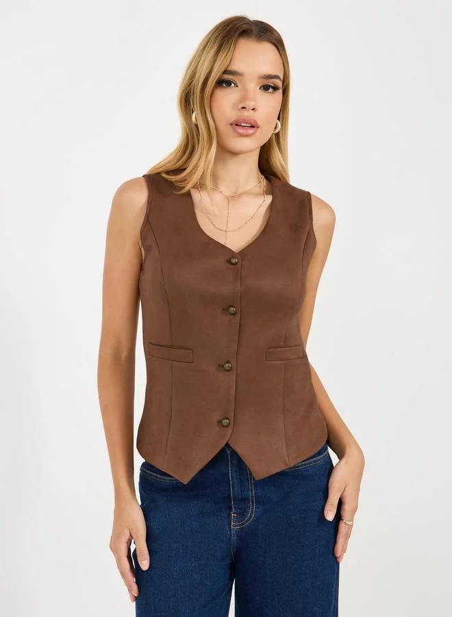 ستايلي جيليه بمظهر سويدي مع أزرار