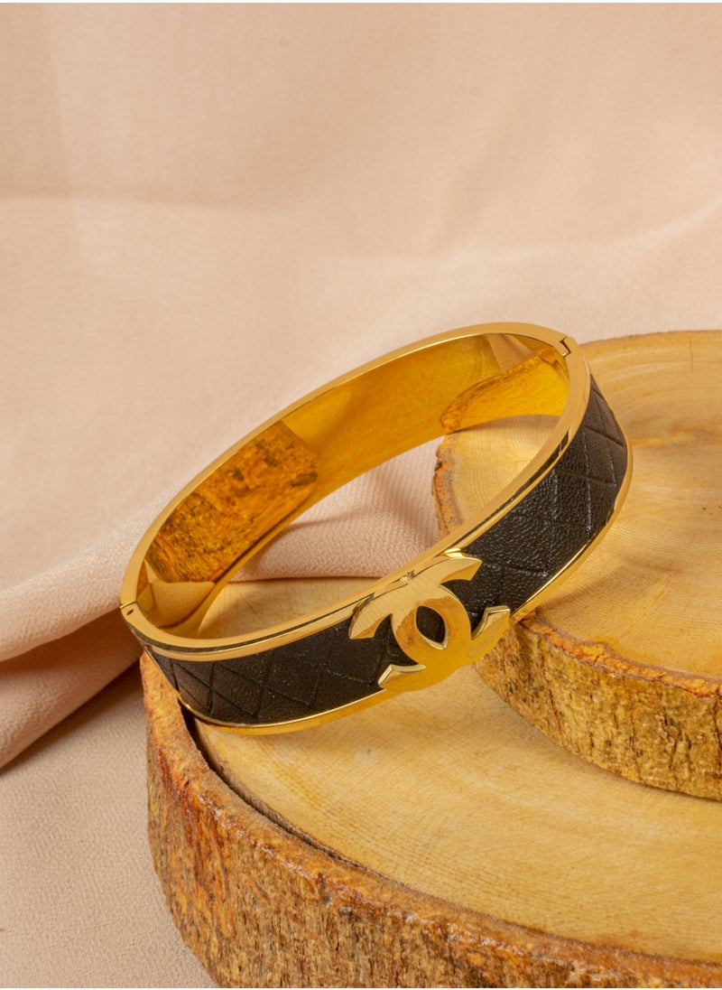 The Black Pearl Accessories - Stainless Steel Golden Bracelet with Black Leather - Image 1