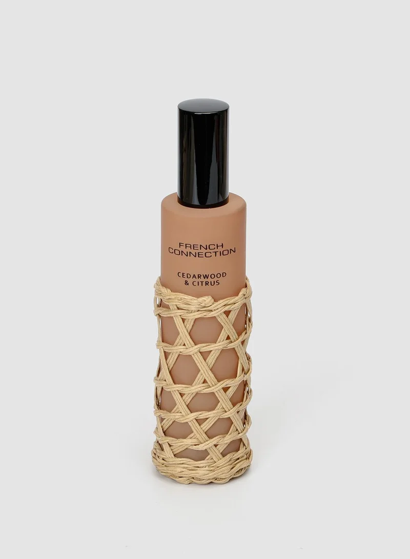 فرنش كونكشن بخاخ معطر برائحة خشب الأرز والكراميل والحمضيات بتفاصيل منسوجة  مل