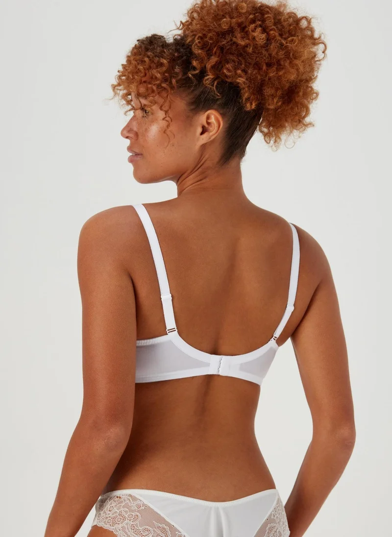 Matalan 2 Pack White &  Non Wired Lace Trim Bras