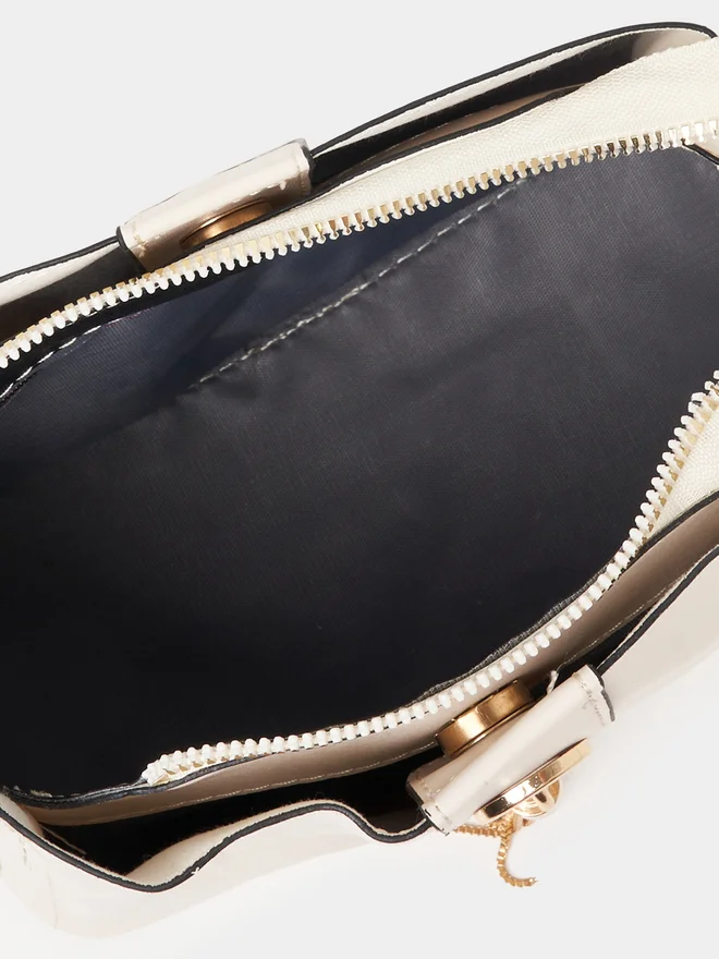 Styli Styli Metal Tassel Shoulder Bag with Chain Strap