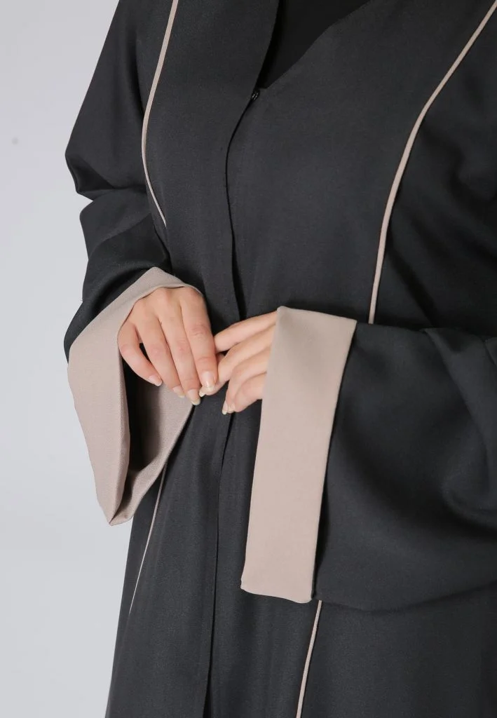 Moistreet  Contrast Piping Abaya for Women | Best Price UAE