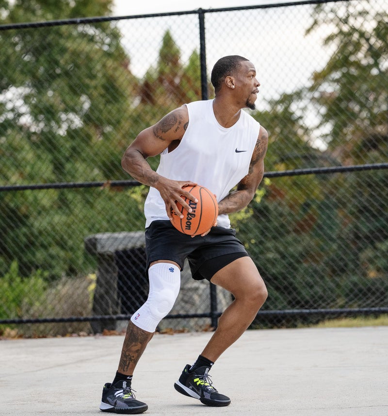 Bauerfeind Sports Compression Knee Support NBA - Lightweight Design with Gripping Zones for Basketball Knee Pain Relief & Performance with Team Designs (Black, M) - Image 5