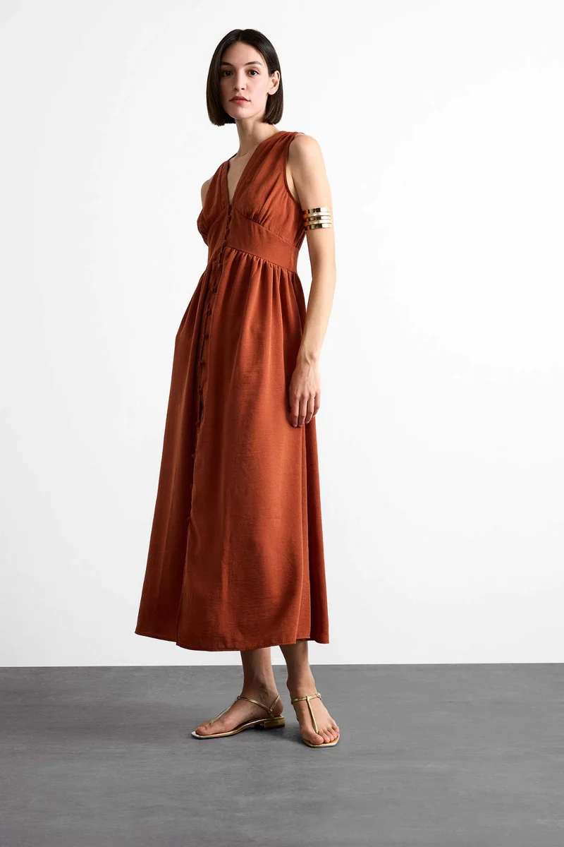ديفاكتو V Neck Buttoned Sleeveless Maxi Dress