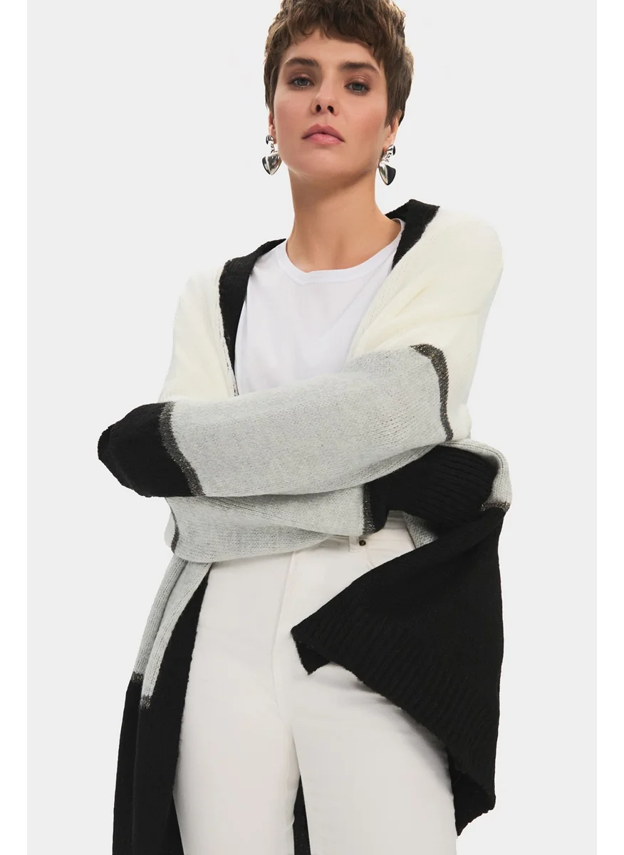 جون Women's Plain Cut Color Block Mid Length Knitwear Cardigan