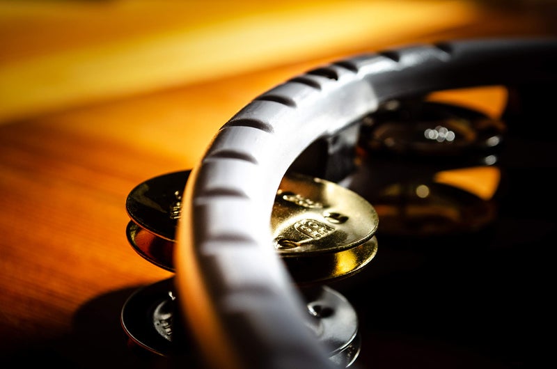 Meinl Percussion طبلية مينل التقليدية، شكل نصف قمر محمول باليد مع إطار صناعي — غير مصنوعة في الصين — صف مزدوج من جينجلز مزدوجة السبيكة، ضمان لمدة 2 سنة (TMT1M-WH) - Image 2