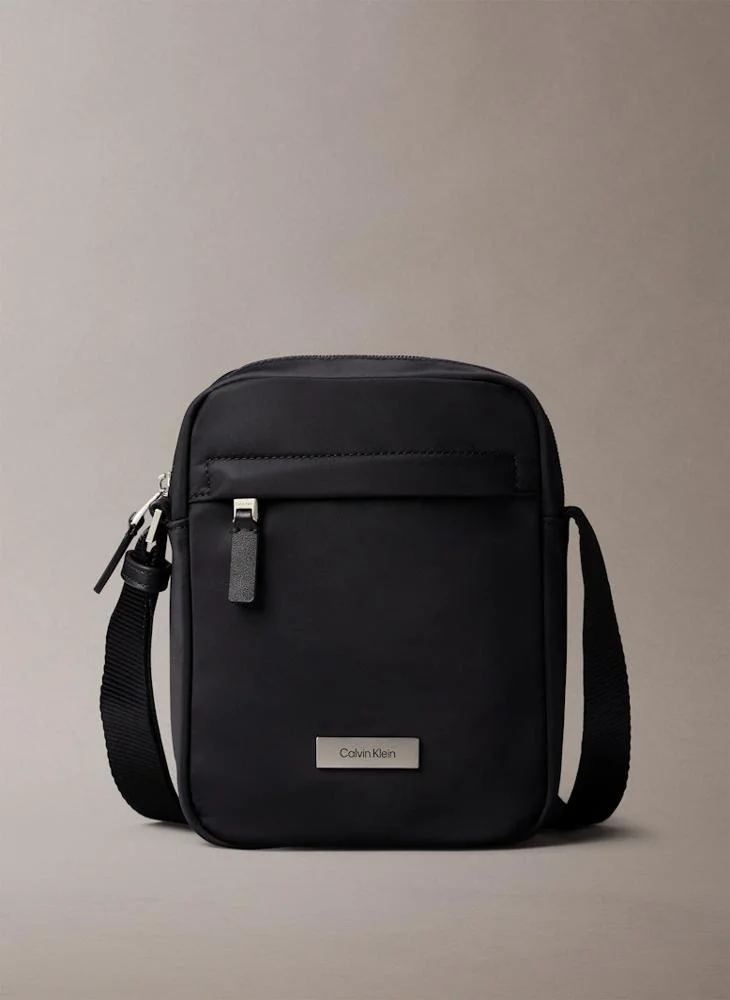 CALVIN KLEIN SLEEK REPORTER