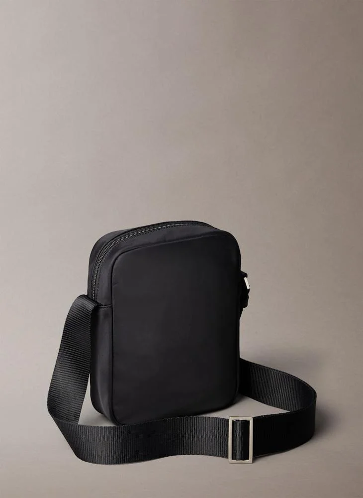 CALVIN KLEIN SLEEK REPORTER