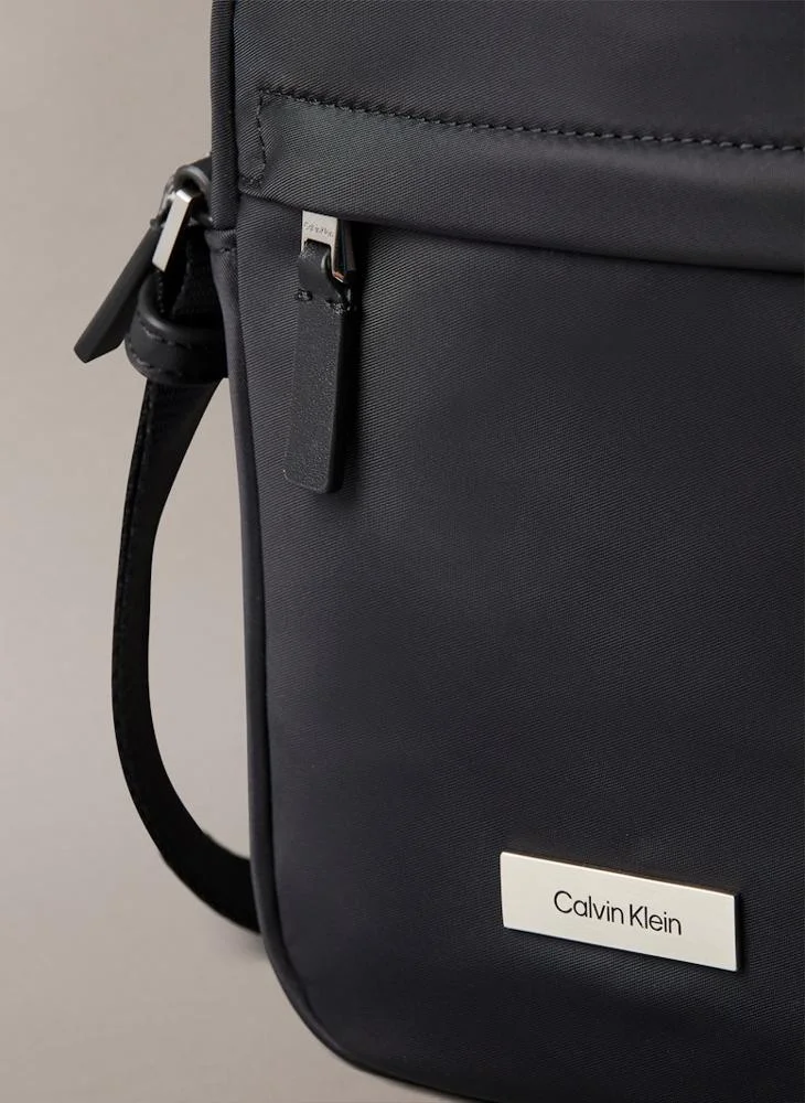 CALVIN KLEIN SLEEK REPORTER