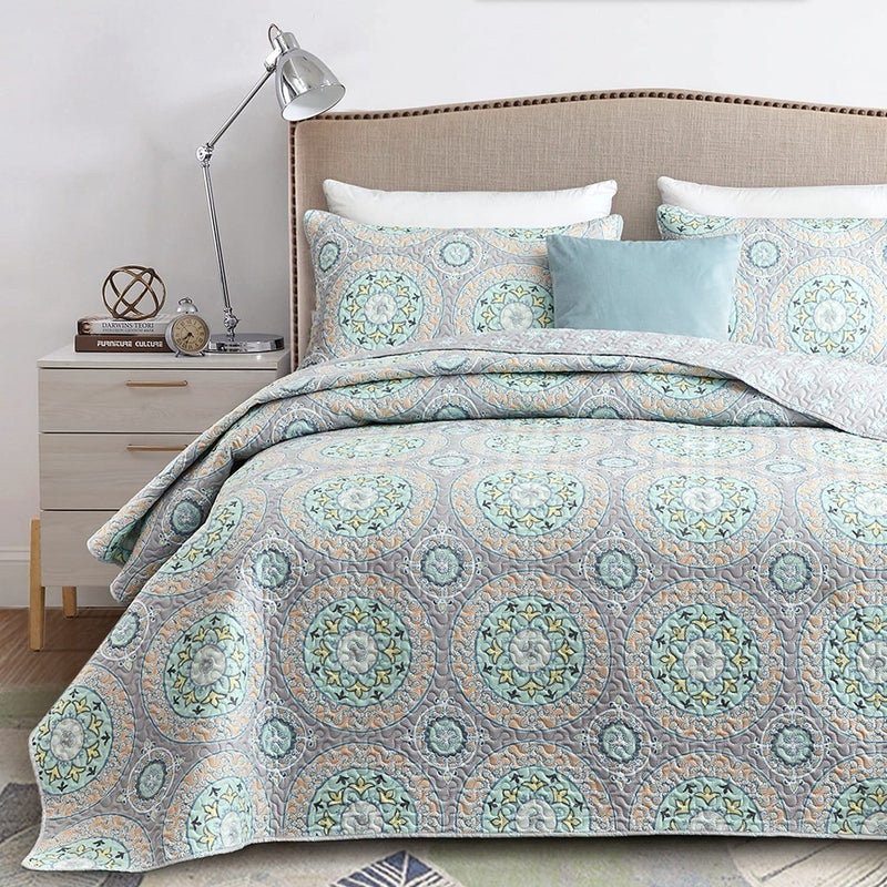 CHIXIN Boho Quilt Queen Size  Bohemian Chic Medallion Design  Lightweight Bedspread Coverlet Set Ultrasonic Quilting Mandala Bedding Cover for All Season 3 Piece Aqua Blue