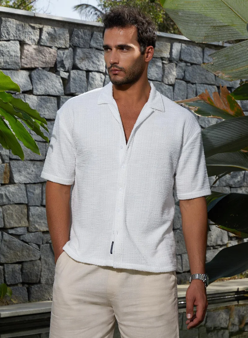 Campus Sutra Campus Sutra Men's Chalk White Tactile-Resort Oversized Shirt For Casual Wear | Cuban Collar | Short Regular Sleeves | Button Closure | Oversized Shirt Crafted With Comfort Fit For Everyday Wear