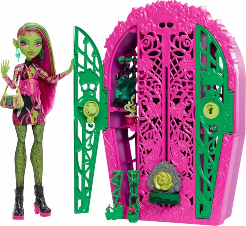 مجموعة ألغاز الحديقة من Monster High Monstrous Secrets مع دمية Venus McFlytrap وملابس وأكثر من 19 مفاجأة لوقت الشاي بما في ذلك ملابس الدمية، HYT75