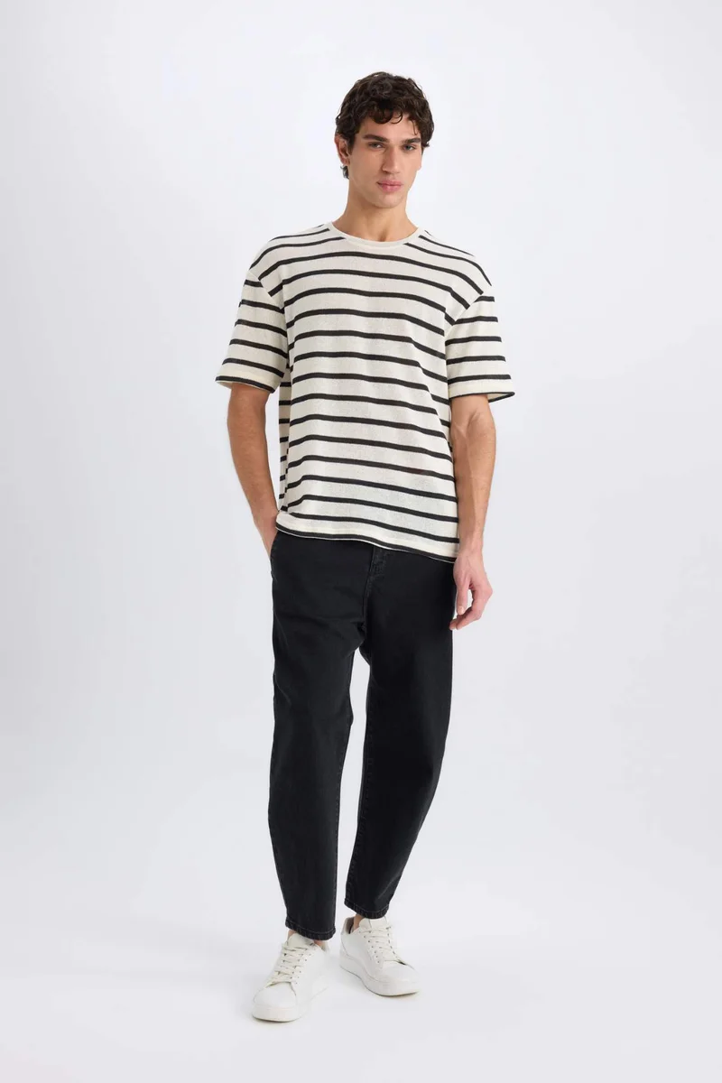 ديفاكتو Boxy Fit Crew Neck Striped T-Shirt