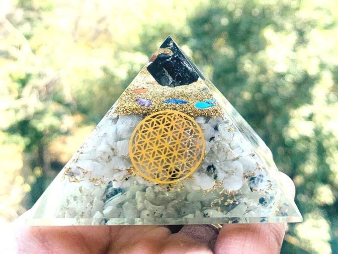 RAINBOW MOONSTONE ORGONITE PYRAMID FENG SHUI BAGUA HEALING WELLNESS CHAKRA BALANCER GEMSTONE LUCK AURA ENERGY MEDITATION
