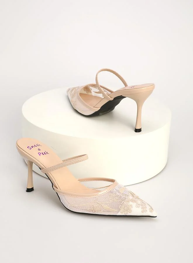 سنيك ايه بيك صندل بيج مطرز بمقدمة مدببة