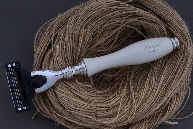 Haryali London Triple Cartridge Head Compatible Razor in Ivory Colour Stainless Steel Stand Mens Shaving Grooming Essentials Gift for Him - Image 2