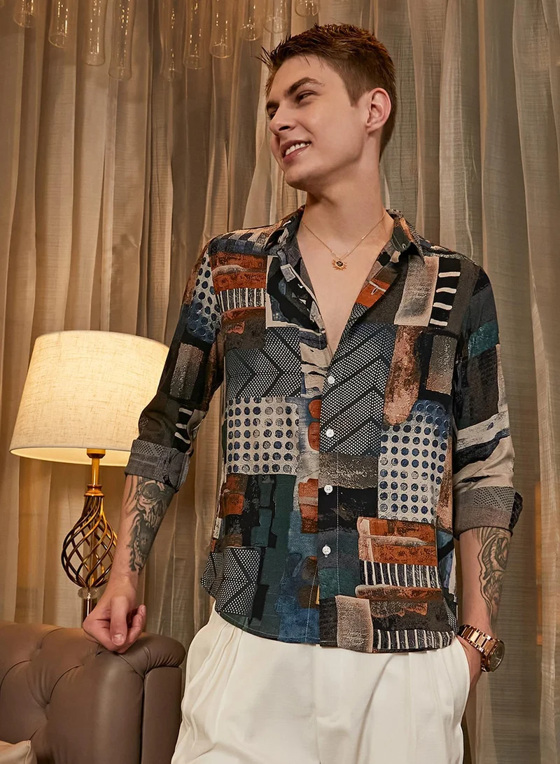 كامبوس سوترا قميص رجالي أزرق نيلي وبني قهوي بتصميم أرضي تجريدي