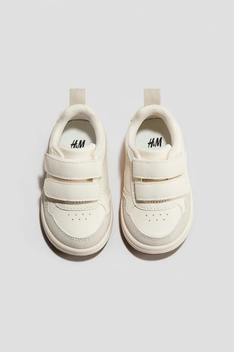 اتش اند ام حذاء رياضي